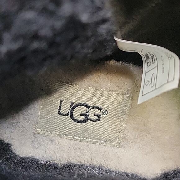 UGG Benson Waterproof Black Leather Ankle Boots Womens Size 7 - Picture 14 of 15